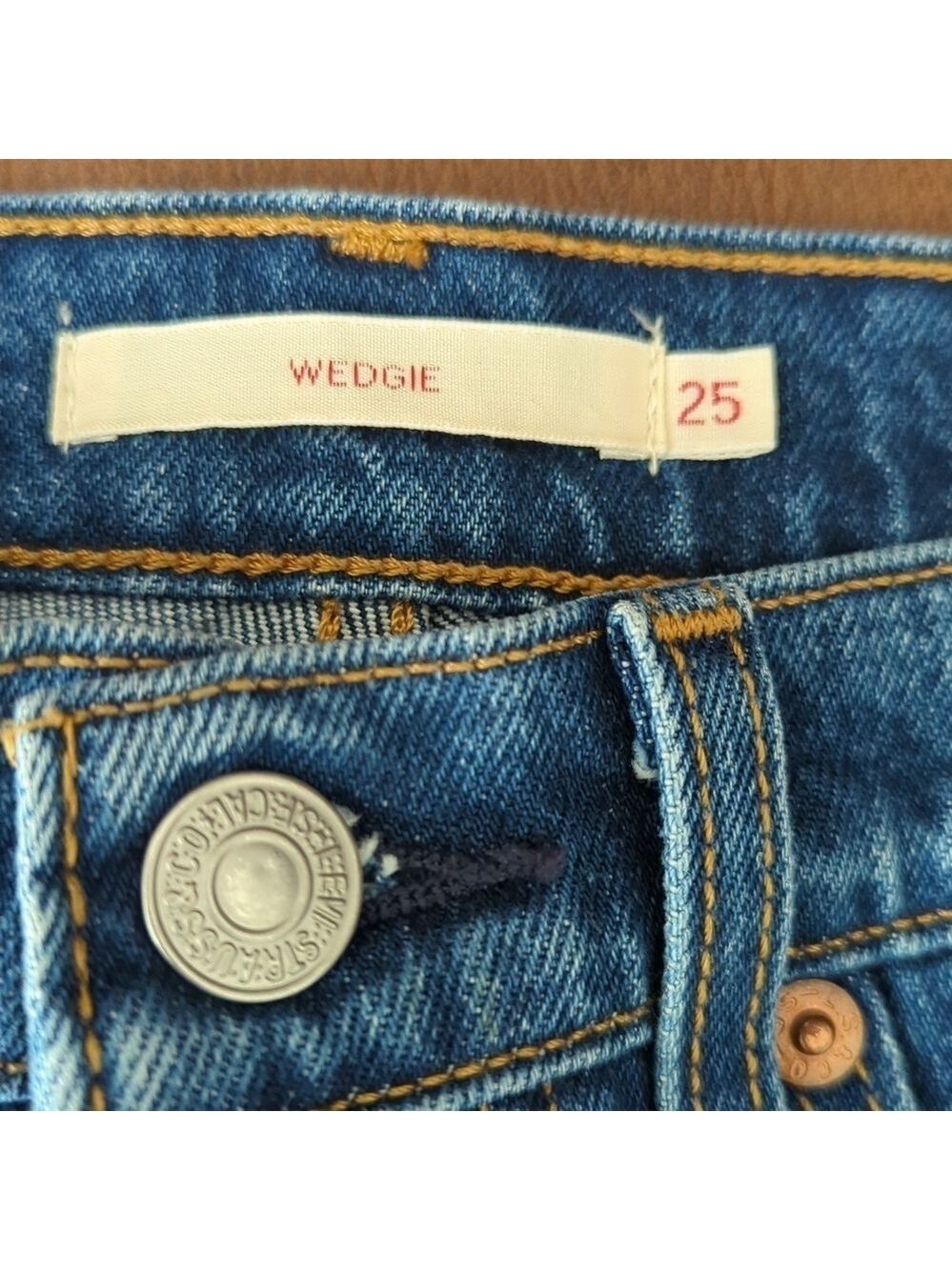 Levi's Women's Wedgie Fit Jeans - Picture 7 of 12